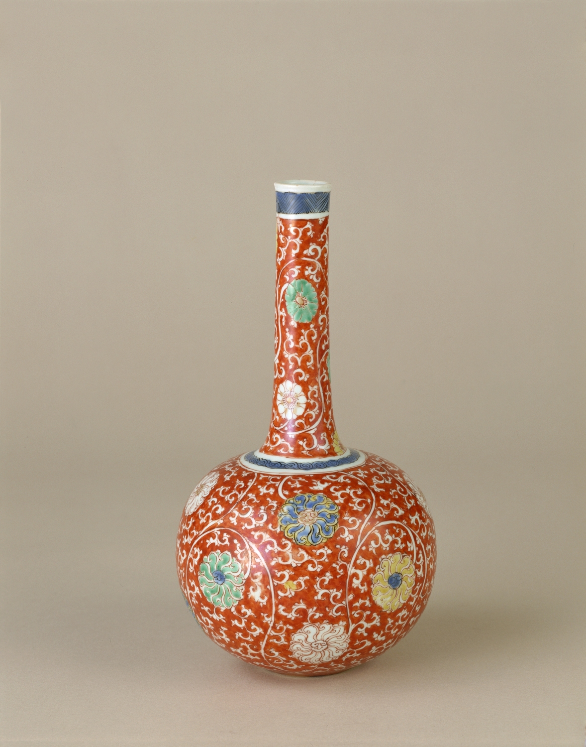五彩花唐草文細口瓶（康煕五彩） | コレクション | ポーラ美術館